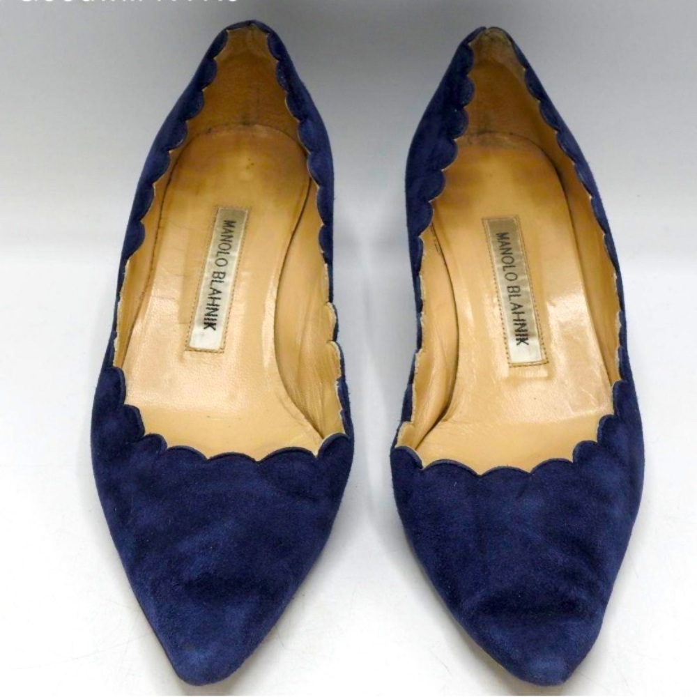 Manolo Blahnik Scalloped Blue Suede Pumps Size 5.5